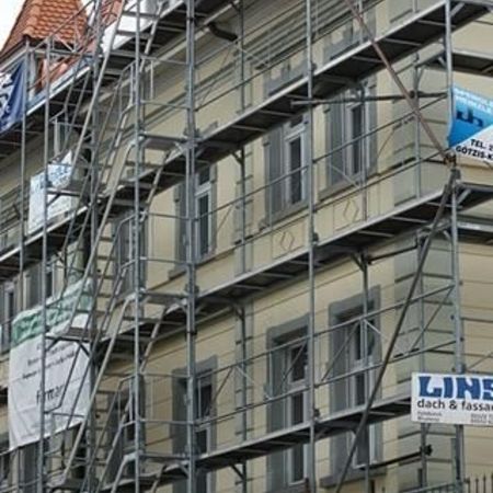 Gerüst an einem alten Gebäude